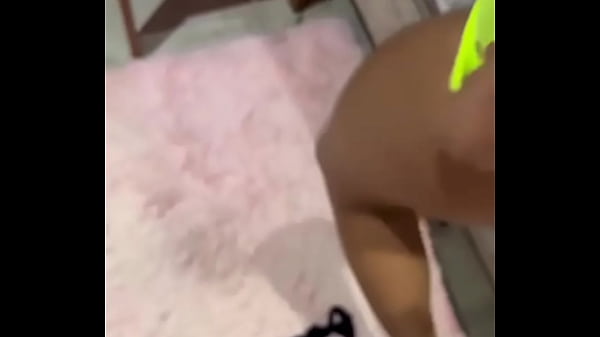 Mulher Gemendo E Implorando Por Mais Na Cama Deliciosamente Quente