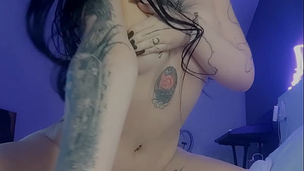 hot brunette just woke up and wants to play with you - Peachgardens