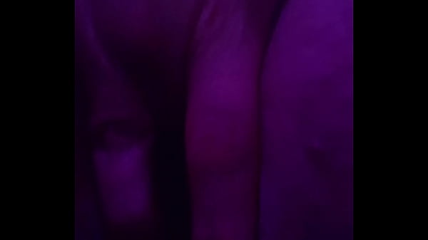 Sissy meti&eacute_ndose el dedo