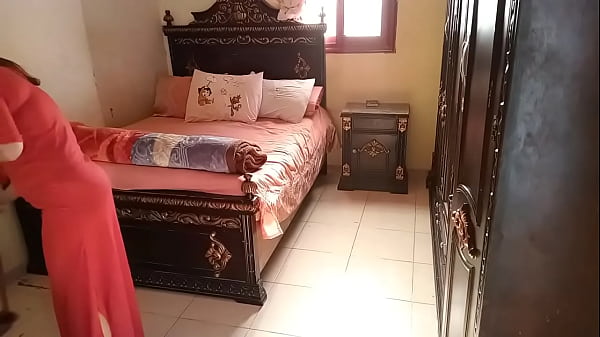 الشرموطه بتعرض بجسم فاجر لبن thumbnail