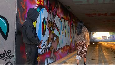 Dominicano detona a italiana debajo de un puente en las calles de barcelona