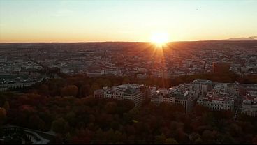 Nonton Dominicano Detona A Italiana Debajo De Un Puente En Las Calles De Barcelona. thumbnail