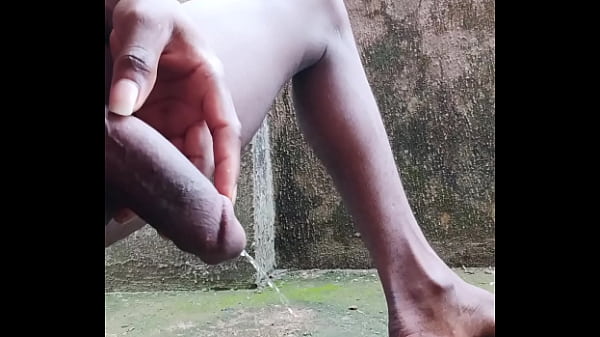 Play MP4 - Straight guy peeing Compilation Peeing outdoor