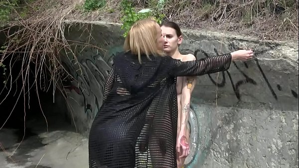 Play MP4 - Lady Aurora and Slavegirl Suzi