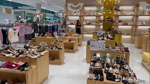 Nonton Footjob For A Stranger: He Bought A Hot Milf Shoes And She Satisfied His Desire To Cum On Her Feet thumbnail