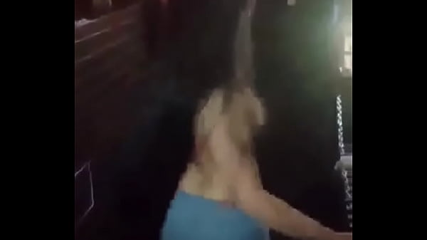 Se embriag&oacute; y desnudo