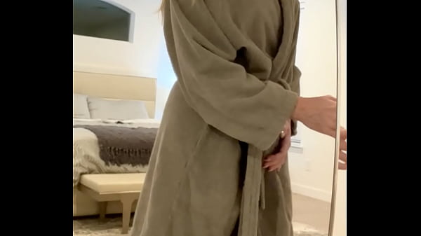 Nonton Rainbow Look Good On Me? thumbnail