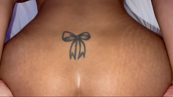 Play MP4 - Olha o que fizeram comigo&comma; acabaram com o meu cu &comma; primeiro foi o marido pra abrir caminho para o pau gigante do amigo&excl;