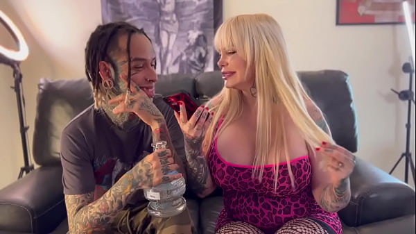 Play MP4 - Sabrina Sabrok Mia Sanz mamando verga cogiendo y les tiran la leche en las tetas