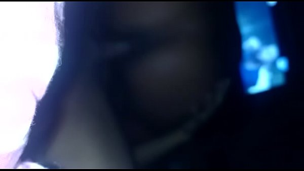 Morena gostosa sentada