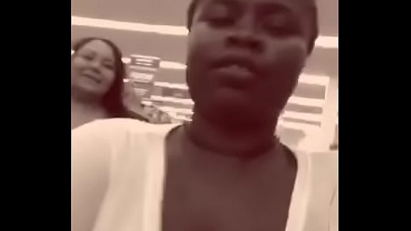 Niamilkmarie Public Titties thumbnail
