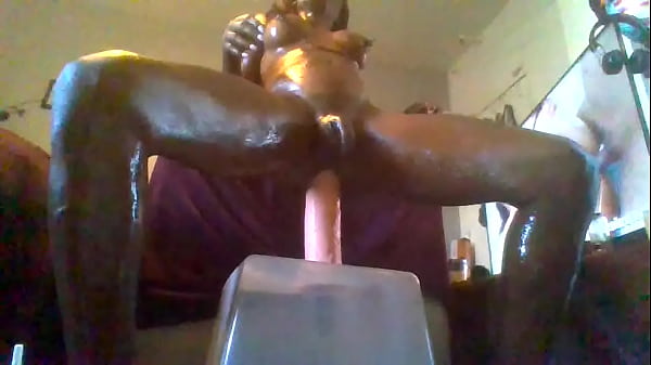 Play MP4 - Freaky Fatima and her dildos