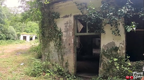 Play MP4 - Sex in an Abandoned Building - Ass to Mouth Closeup