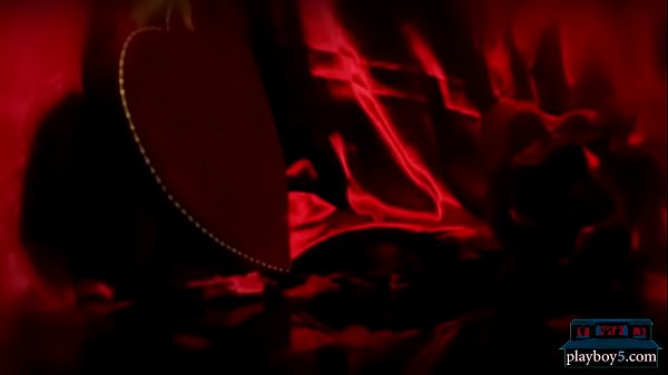 Nonton Delicious Lesbian Babes With Big Tits Give A Horny Massage thumbnail