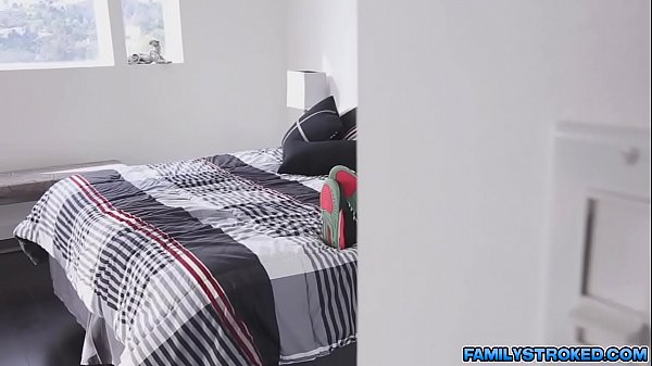 Nonton Filling Marissas Twat With Massive Rod thumbnail