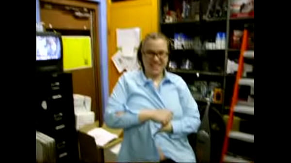 Play MP4 - Slutty ex flashing at RadioShack