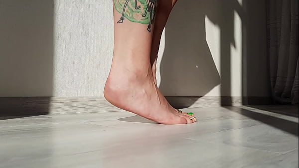 Play MP4 - Beautiful feet from Dominatrix Nika