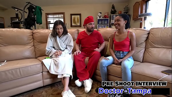 Dr tampa aria nicole trys out a foley catheter 