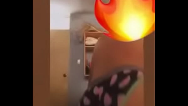 Pasivo bailando ansioso por una verga 