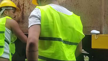 Play MP4 - OS OPER&Aacute;RIOS PEGARAM PESADO NA HORA DO ALMO&Ccedil;O FIZERAM UMA SURUBA COM MUITO LEITE E FUDE&Ccedil;&Atilde;O