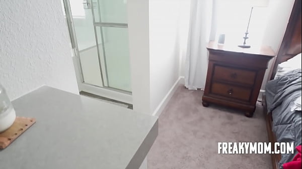 Play MP4 - Keeping StepMom Warm- Lexi Luna