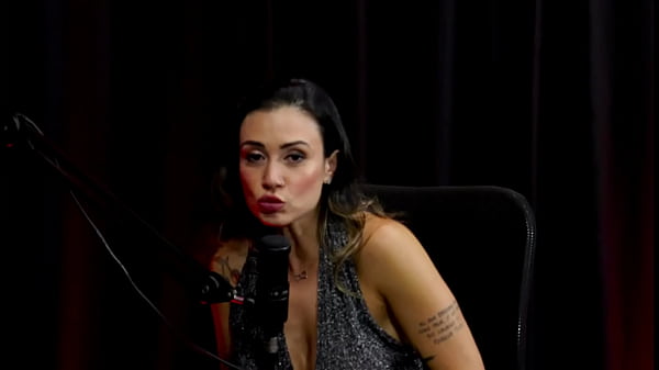 Gosta de viver o presente contou o que a deixa excitada gosta de homem divertido e o teste que a assustou taluane boom watch sheer red