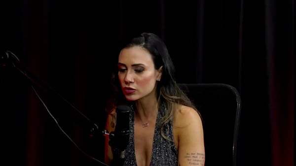 Gosta de viver o presente contou o que a deixa excitada gosta de homem divertido e o teste que a assustou taluane boom watch sheer red 