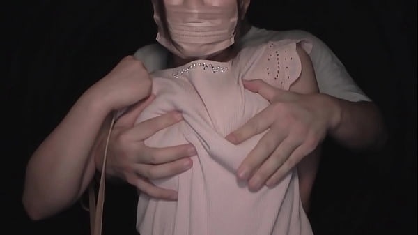 Nonton 電車の中でイチャラブパイ揉み thumbnail