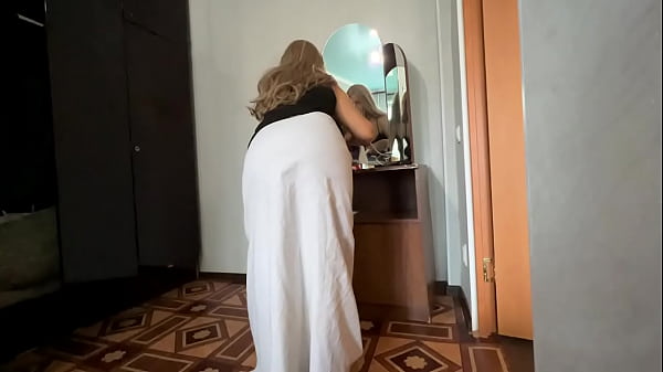 Milf guessed that anal sex was coming and took a pose on her knees
