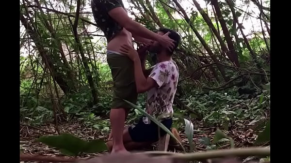 Chupando o h&eacute;tero discreto sigiloso e fora do meio 