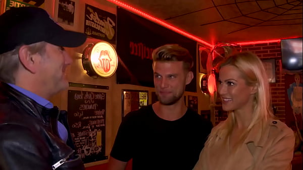 Play MP4 - Cherry Kiss&comma; blonde tr&egrave;s coquine&comma; aime la baise &excl;