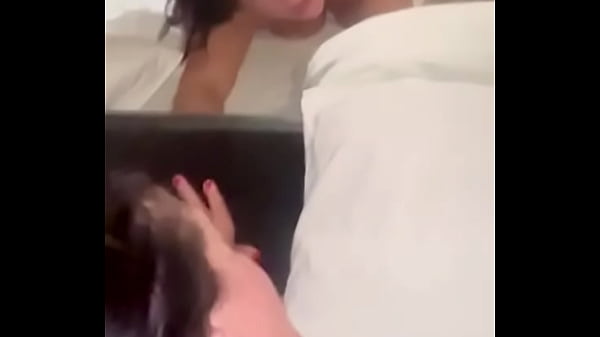 Meti gostoso na mulher do corno!! 