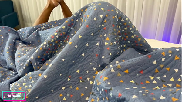 Nonton Meu Namorado Me Fedeu Debaixo Da Coberta thumbnail