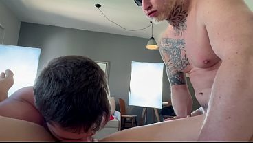 Meu Amigo Nao Resistiu E Fudeu Meu Marido! No Menage Casal, Al&eacute;m De Comer A Esposa Ele Quis Comer O Corninho thumbnail