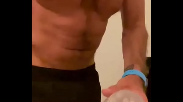 Play MP4 - An Israeli man with a big cock masturbates