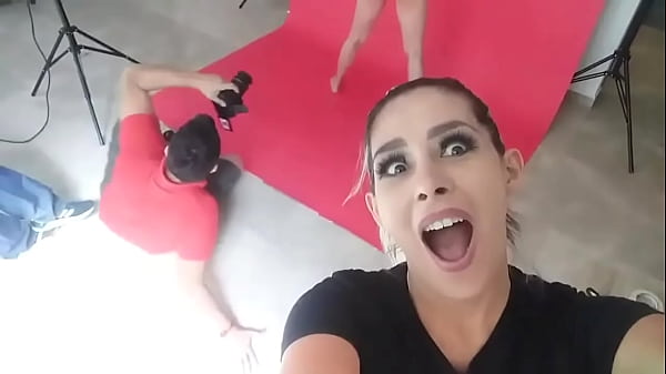 Aqu&iacute; trabajando andamos con sofia joseph debut en mundoxoficialphotos gustavomorreyra