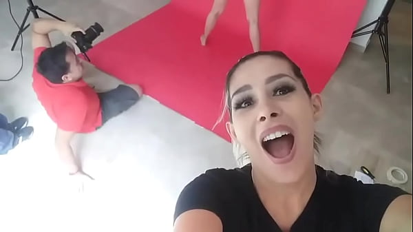 Aqu&iacute; trabajando andamos con sofia joseph debut en mundoxoficialphotos gustavomorreyra