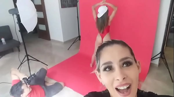 Aqu&iacute; trabajando andamos con sofia joseph debut en mundoxoficialphotos gustavomorreyra