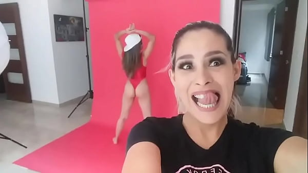 Aqu&iacute; trabajando andamos con sofia joseph debut en mundoxoficialphotos gustavomorreyra