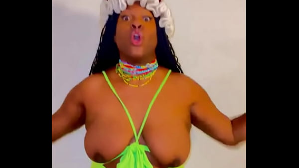 Happy titty tuesday #tittytuesday #teasetuesday #ebonytitties #nobra #bigblacktitties #transtitties #blacktrans #ebonytra