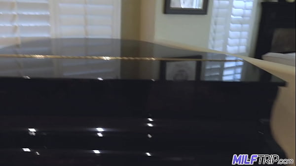 MilfTrip_Skinny Blonde Milf Filled With Creamy_Cumpie