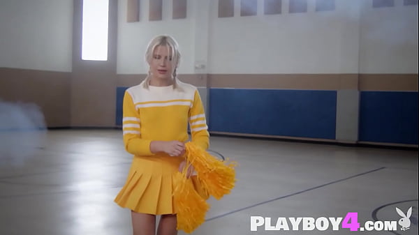 Sexy babe Lennon Elizabeth exposed amazing body after hot striptease session 