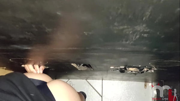 Loirinha Safada Fode V&aacute;rios Desconhecidos No Gloryhole Na Frente Do Corno! thumbnail