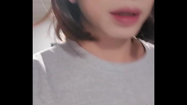 伪娘婷萱在饭店的公共区域露出自慰 