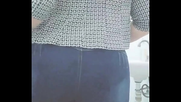 Milf En Uniforme Se Desnuda Ante La Camara En La Hora De Su Trabajo Se Quita Toda Su Ropa thumbnail