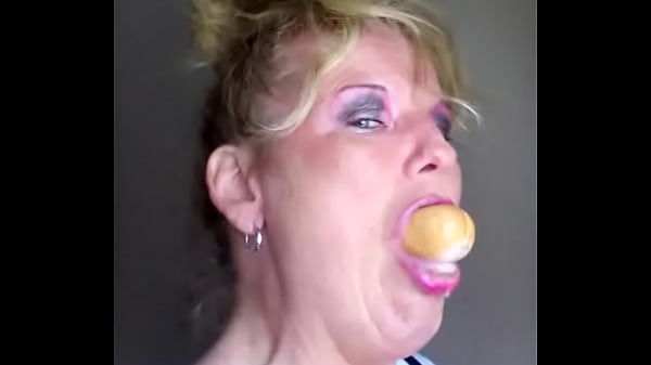 Ilona deepthroats a sussage foryou