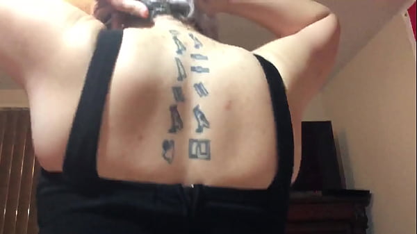 wife shaking her ass for me part 2