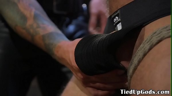 Play MP4 - Muscled bdsm dom cocksucked by buff sub