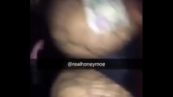 Honeymoe twerking in club one