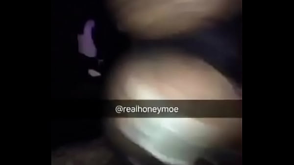Honeymoe twerking in club one